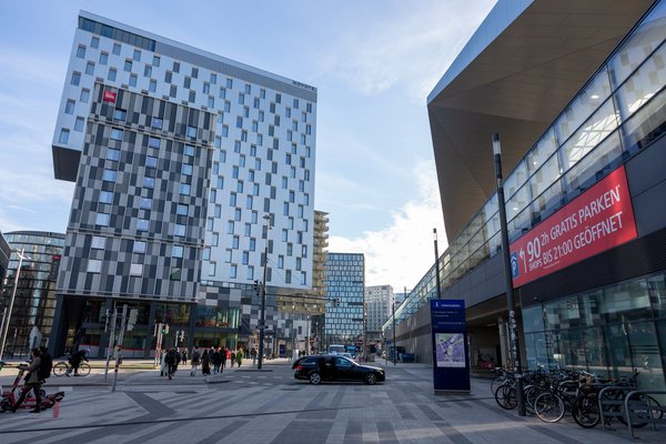 Fête de quartier conviviale en ville