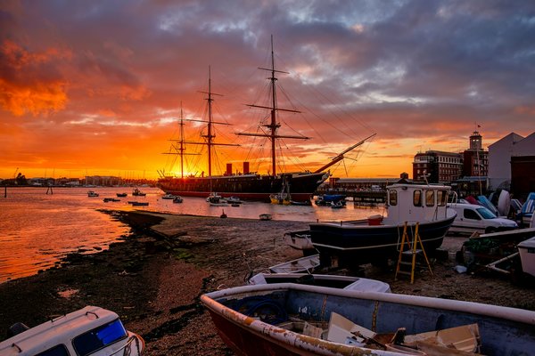 How can visitors explore the history of British naval battles through guided tours in Portsmouth?